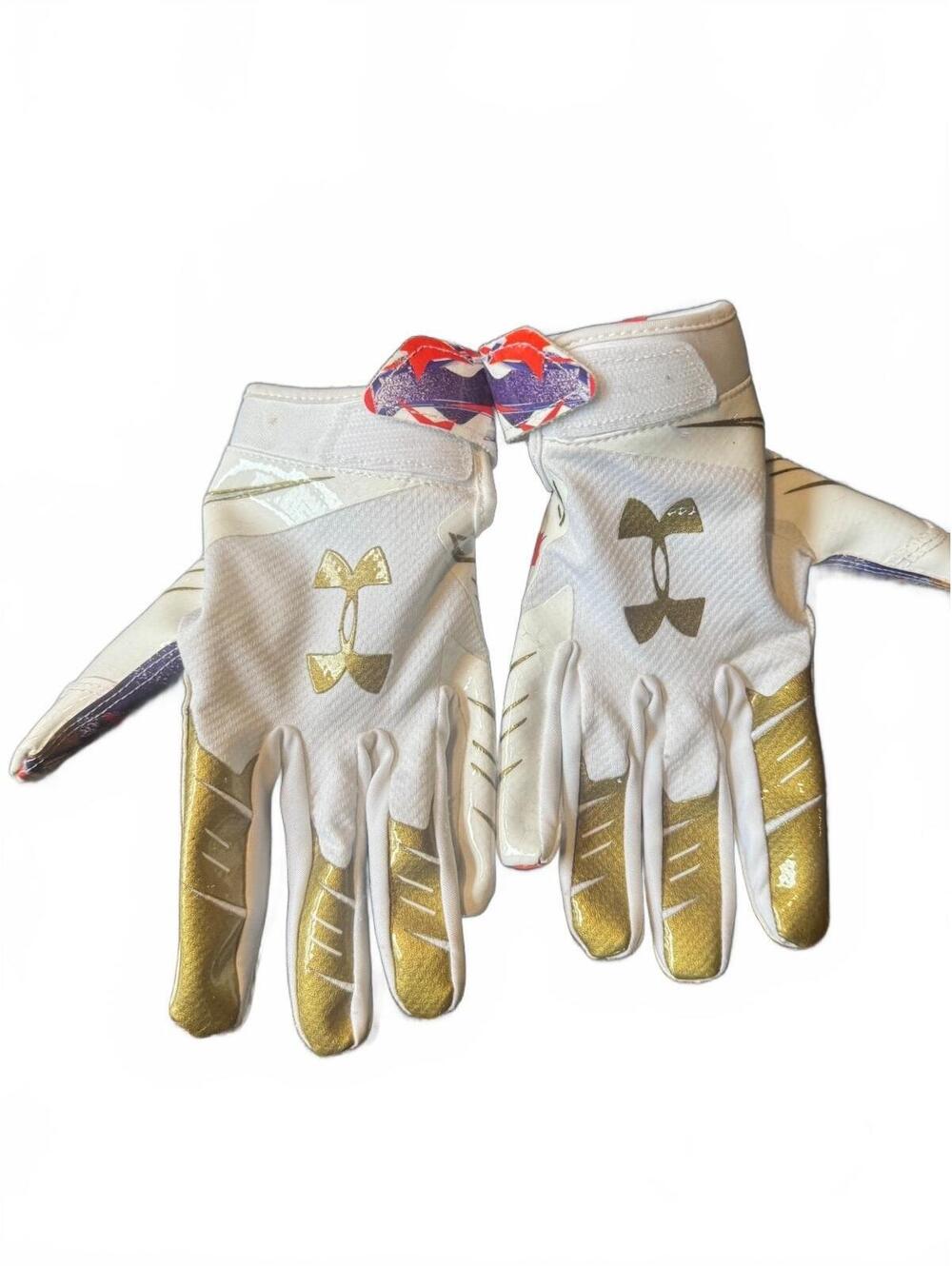 Under Armour's F7 football gloves (0048)